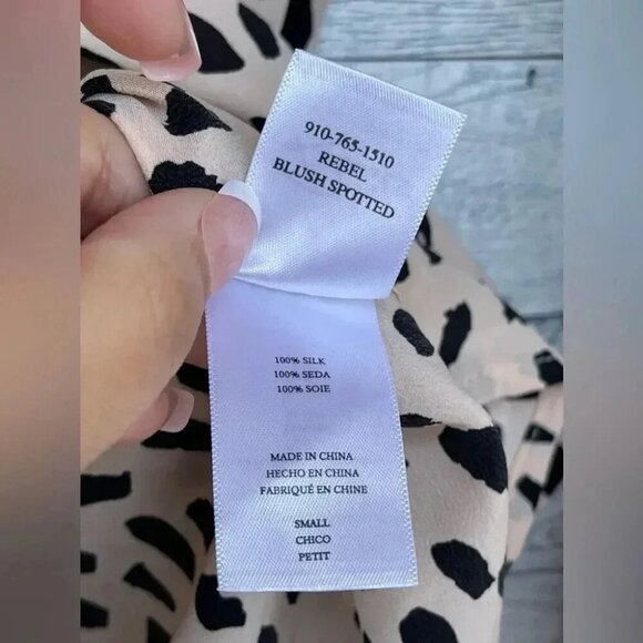 Rails Rebel 100% Silk Blush Spotted Button-Down blouse small - Picture 13 of 16